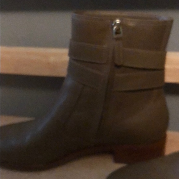 Tory Burch Tan Leather Ankle Boots, Size 8 - Picture 4 of 7